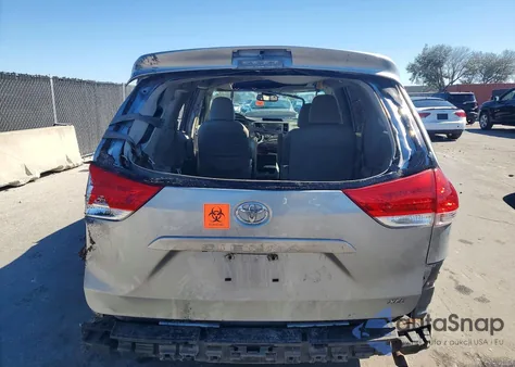 2011 Toyota Sienna Xle z USA, uszkodzony, nr VIN 5TDYK3DCXBS130323